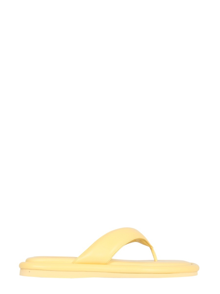 サンダル・ミュール GIA BORGHINI SS22 GIA 5 PUFFY FLAT SANDALS (GIA5_A090) YELLOW Gia Borghini GIA 5 PUFFY FLAT SANDALS (GIA5) – LOZURI®
