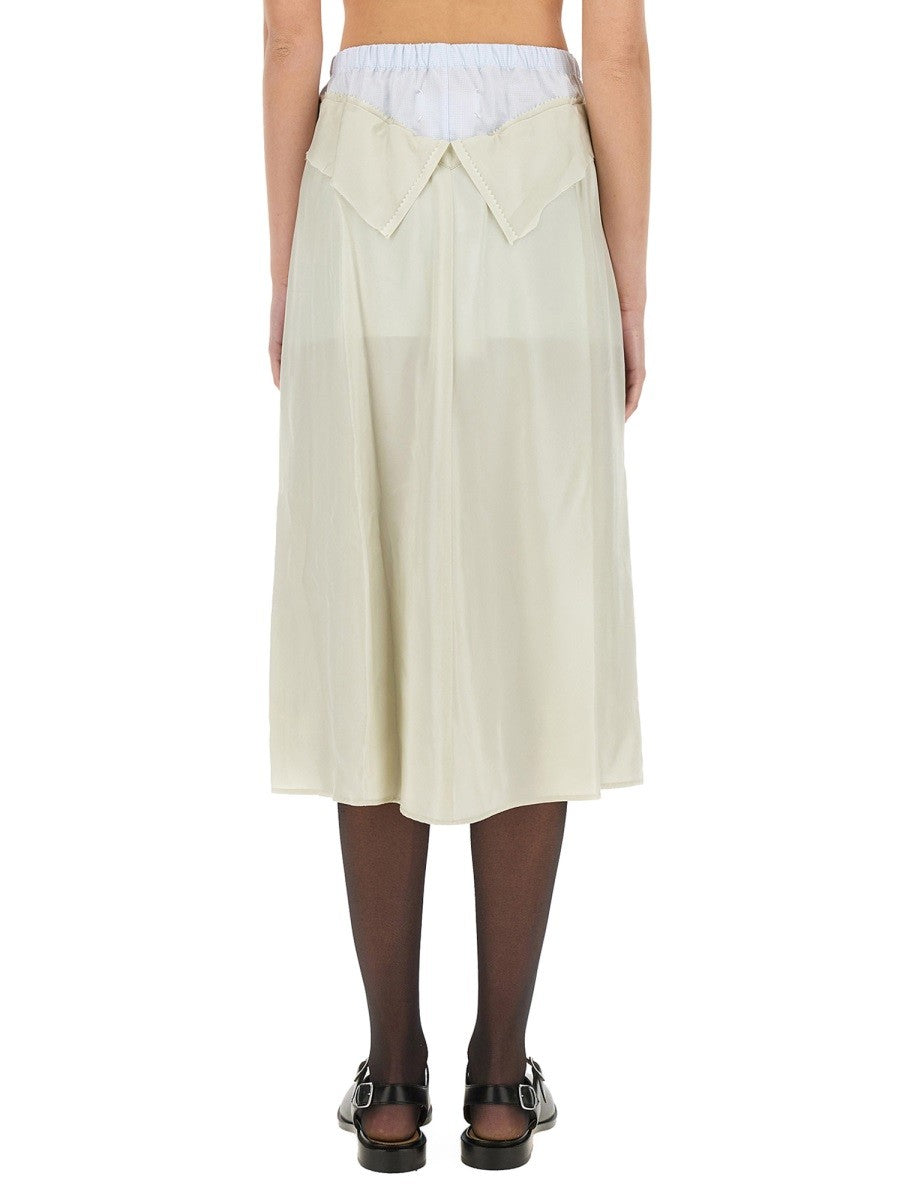 ANONYMITY OF THE LINING SKIRT