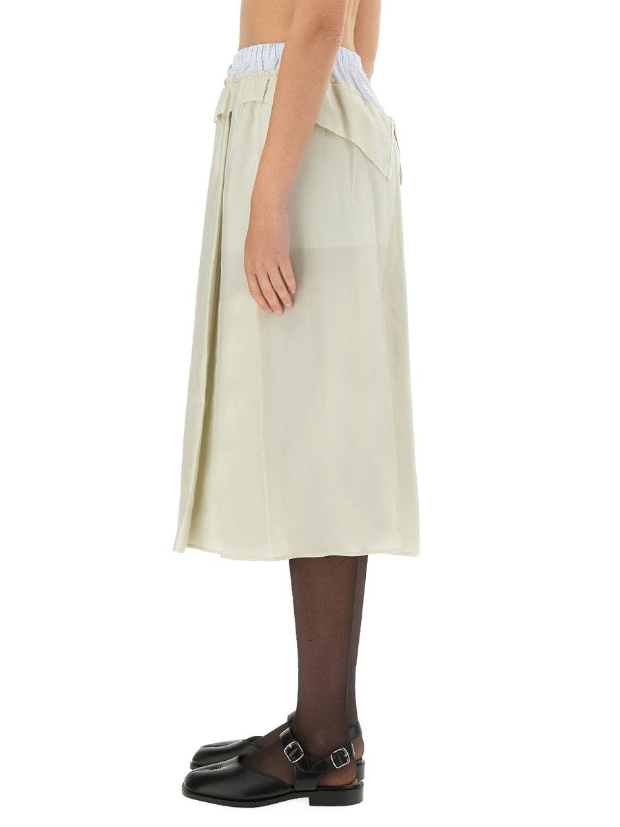ANONYMITY OF THE LINING SKIRT