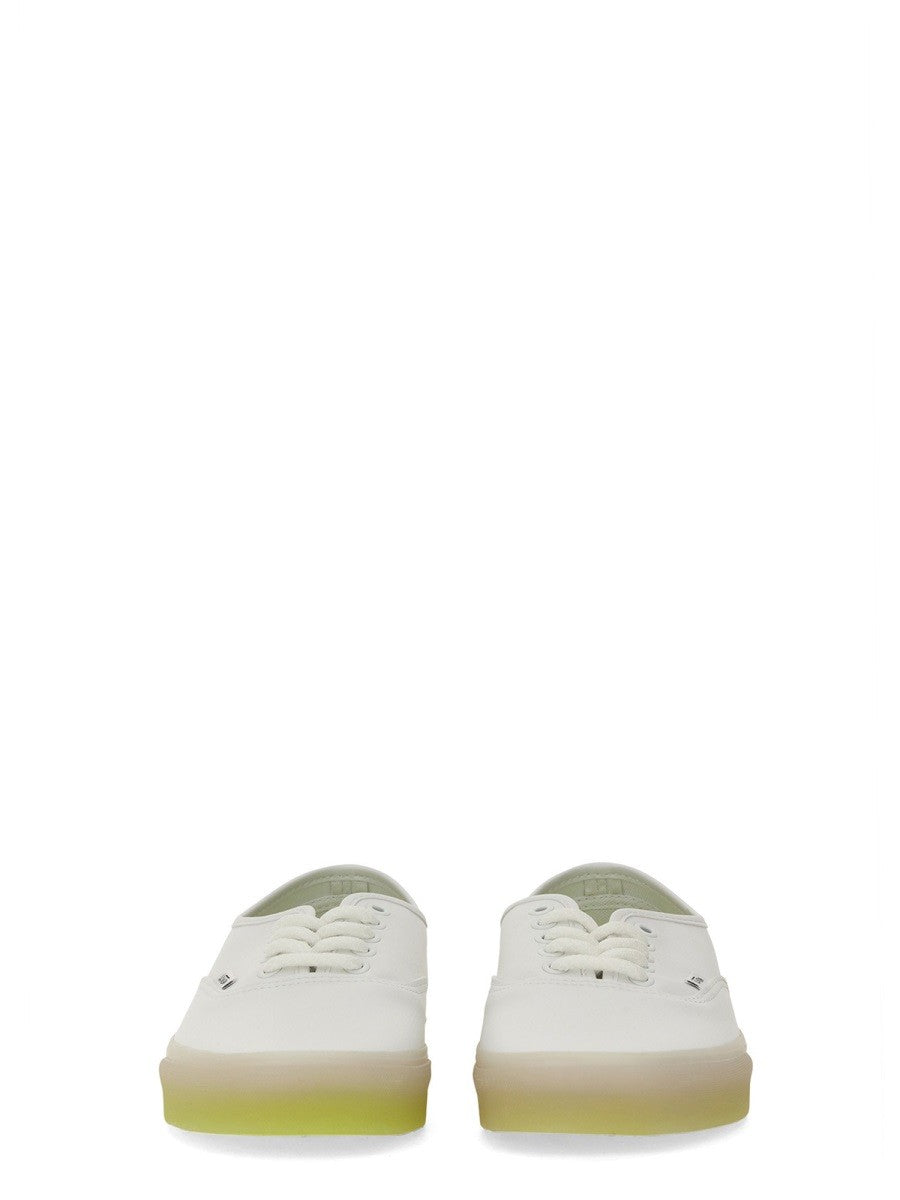 AUTHENTIC SNEAKER
