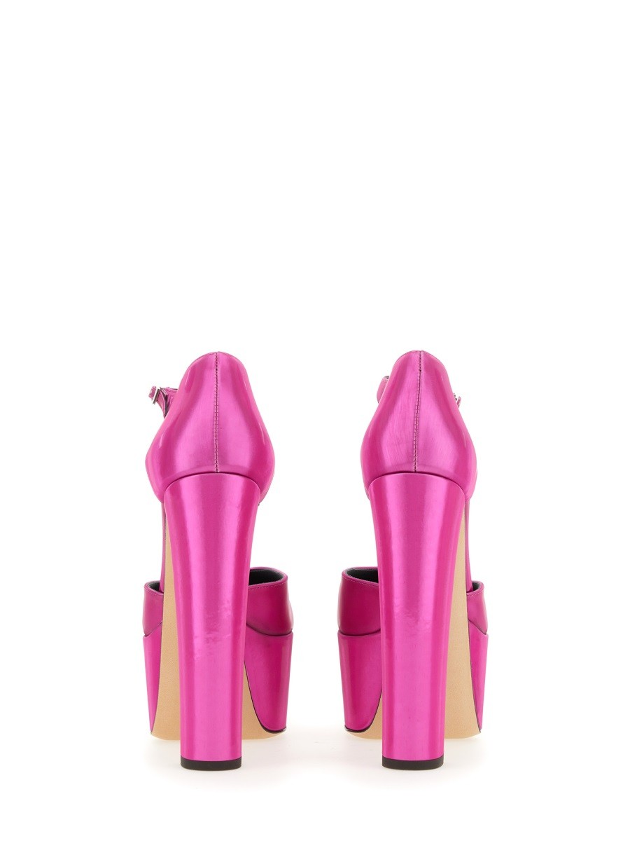 BEBE SANDAL.