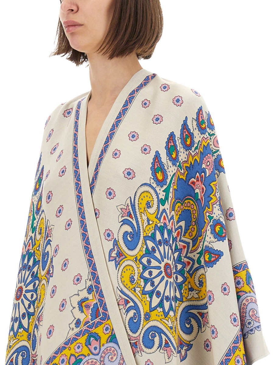 CAPE WITH DAISIES