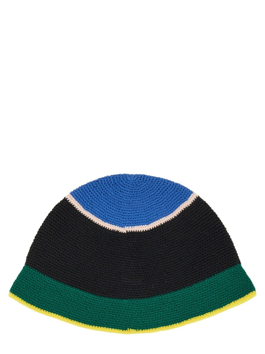 BONNET AU CROCHET AVEC LOGO