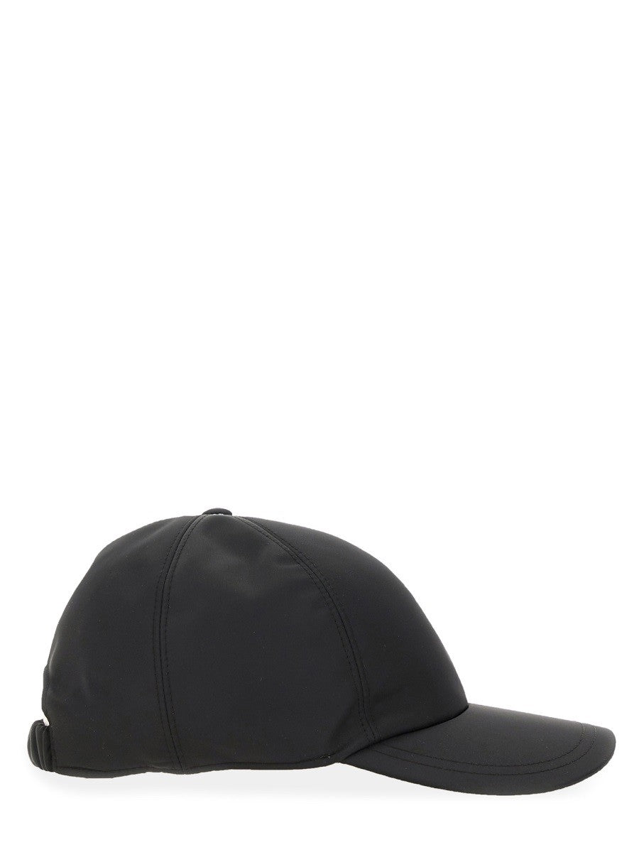 HAT WITH VISOR AND LOGO