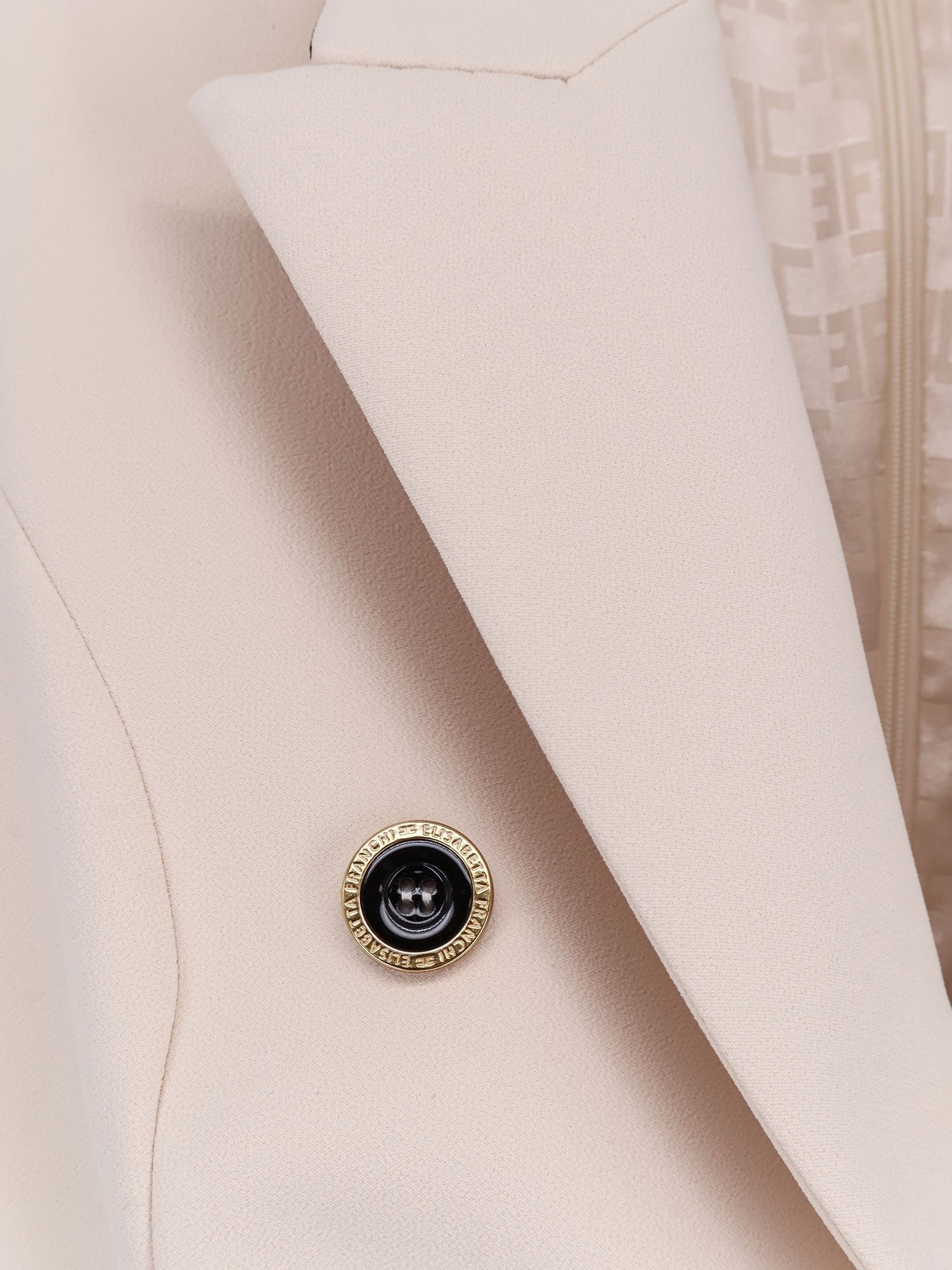 Combinaison avec coussinets d'épaules et ceinture en cuir
