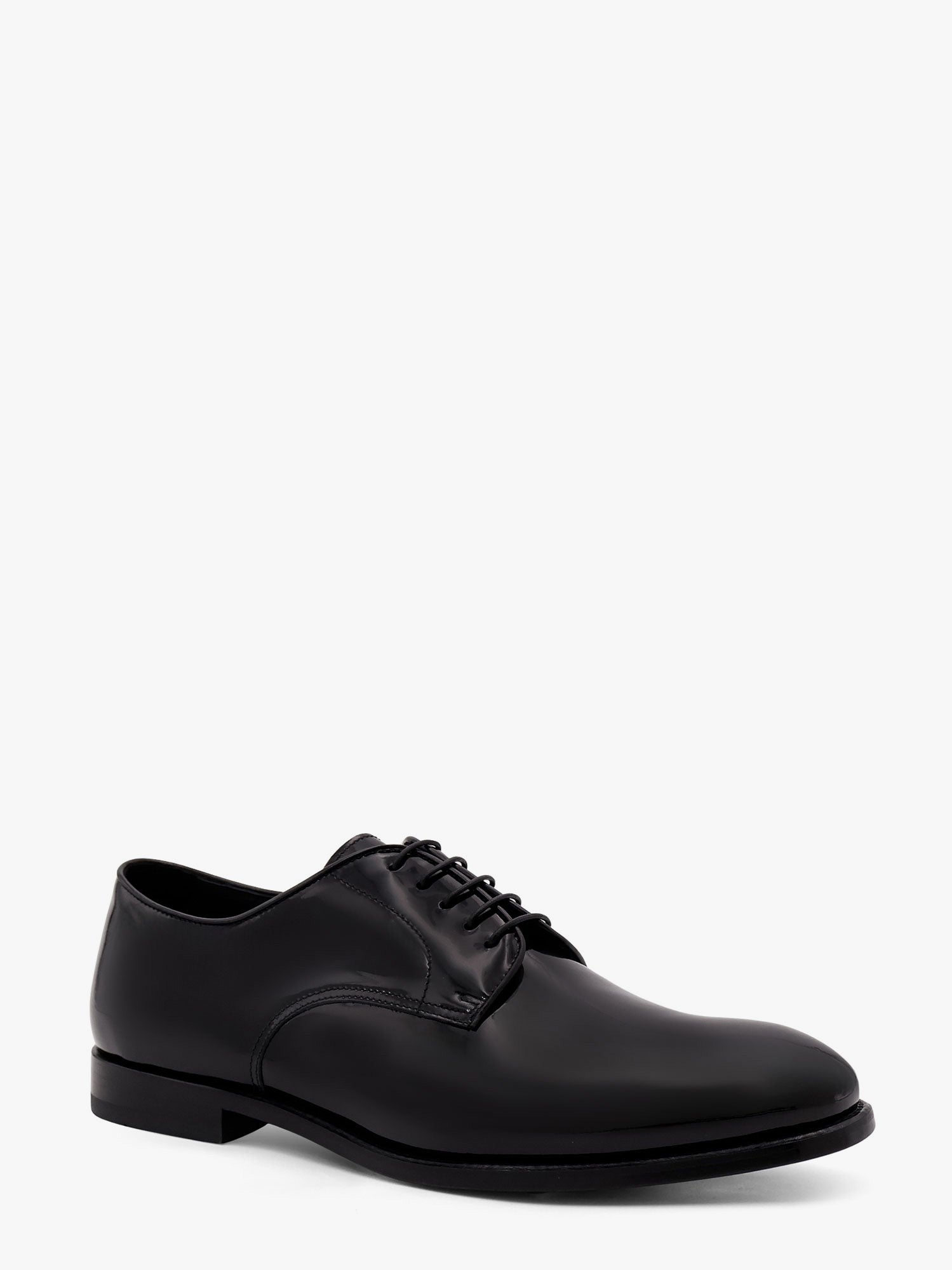 Lace-up patent leather shoe