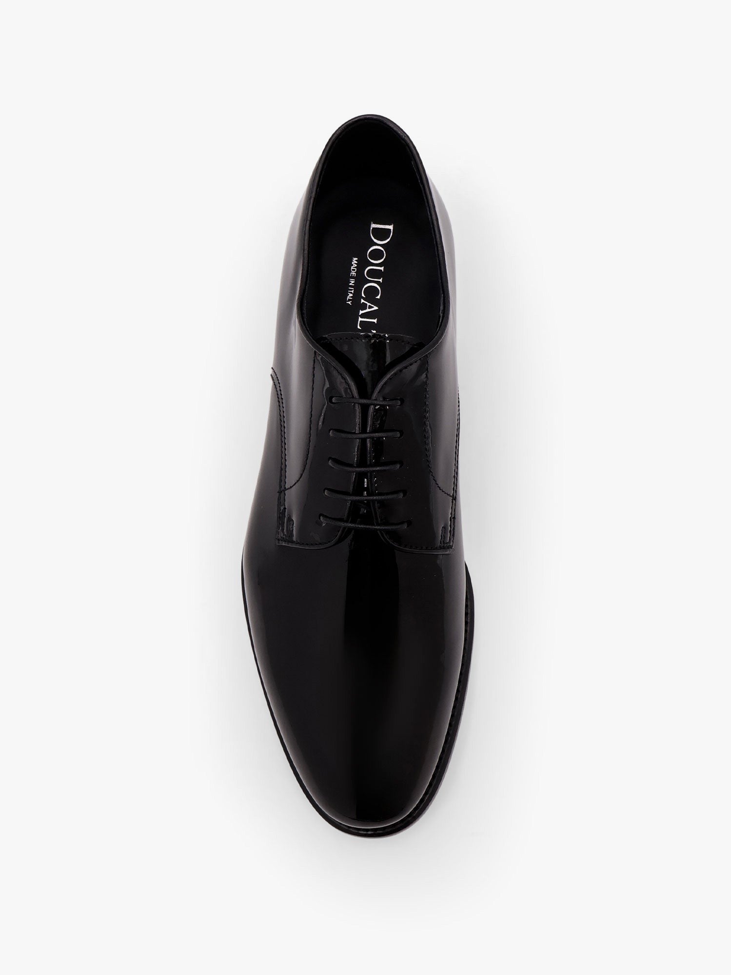 Lace-up patent leather shoe