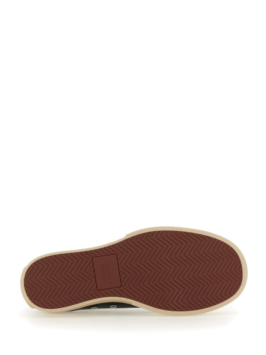 BASKETS EN CUIR