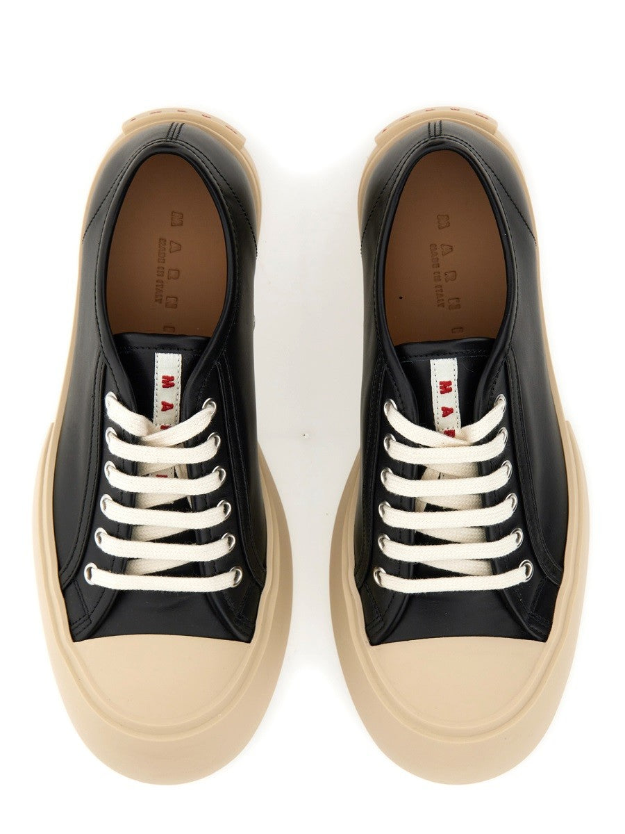 BASKETS EN CUIR