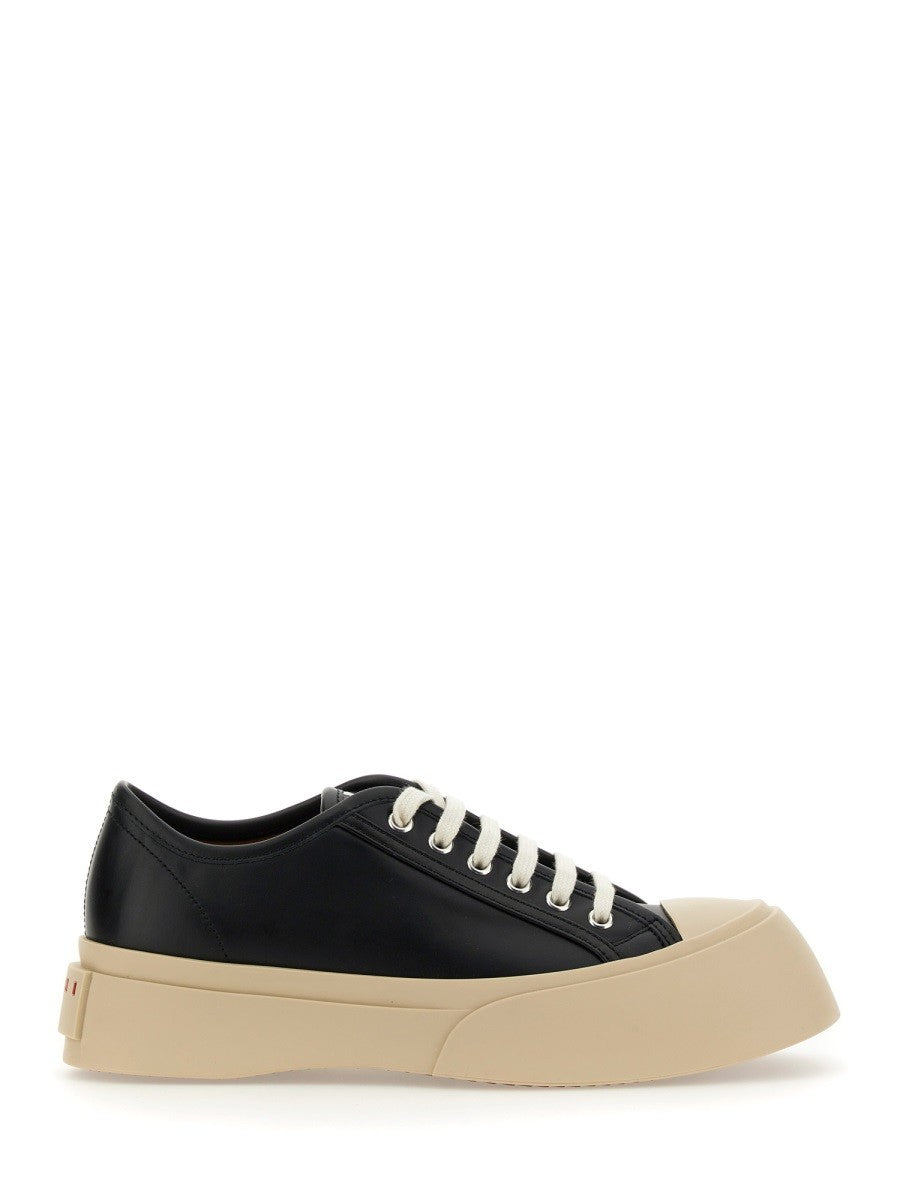 BASKETS EN CUIR