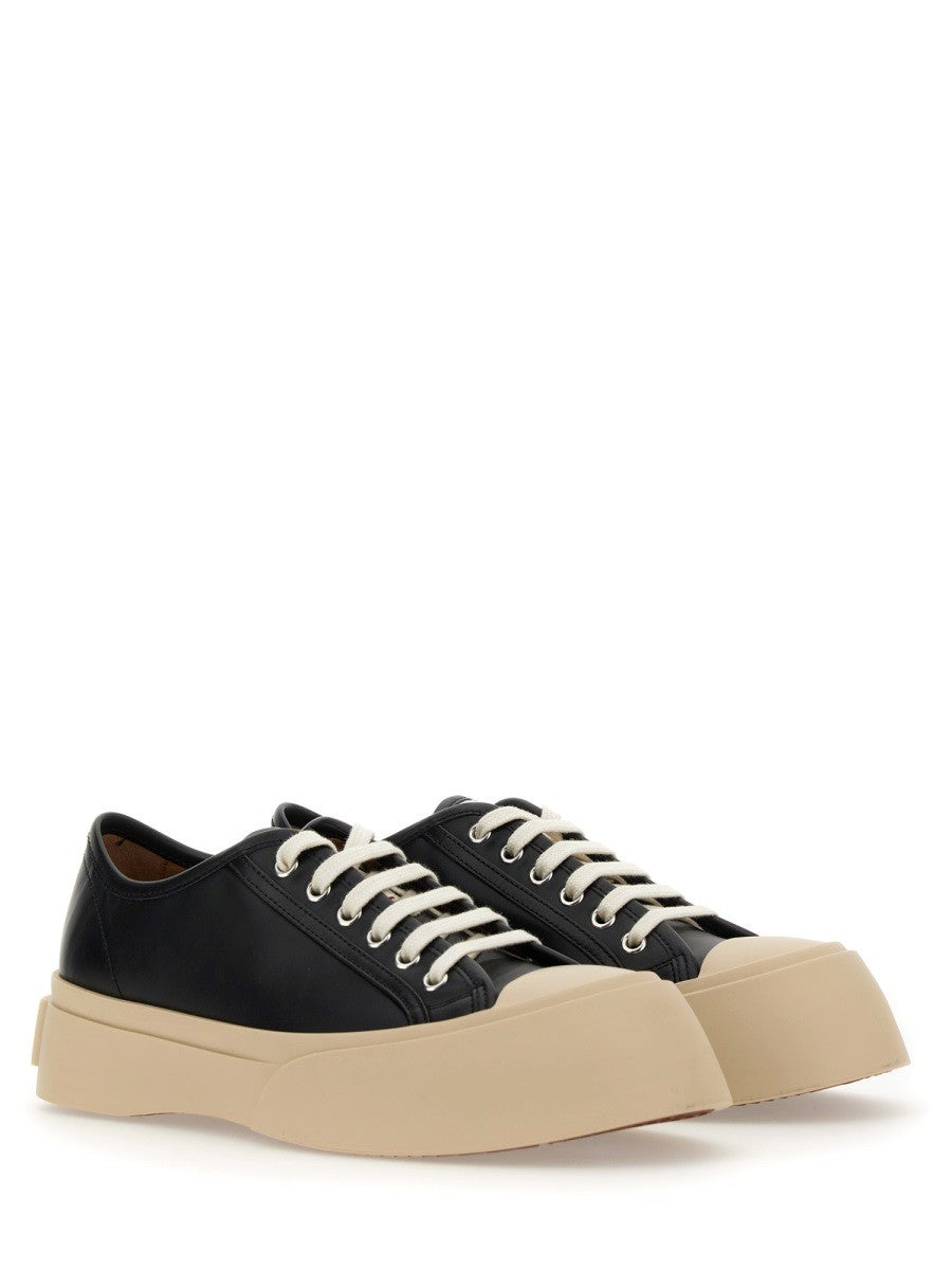 BASKETS EN CUIR