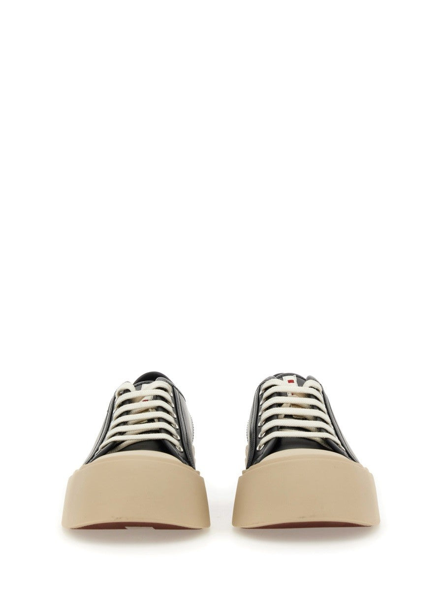BASKETS EN CUIR