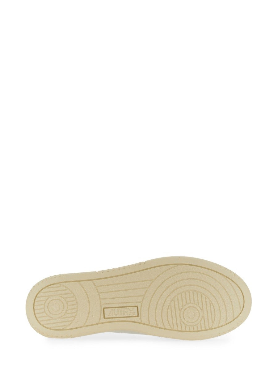 MEDALIST LOW SNEAKER