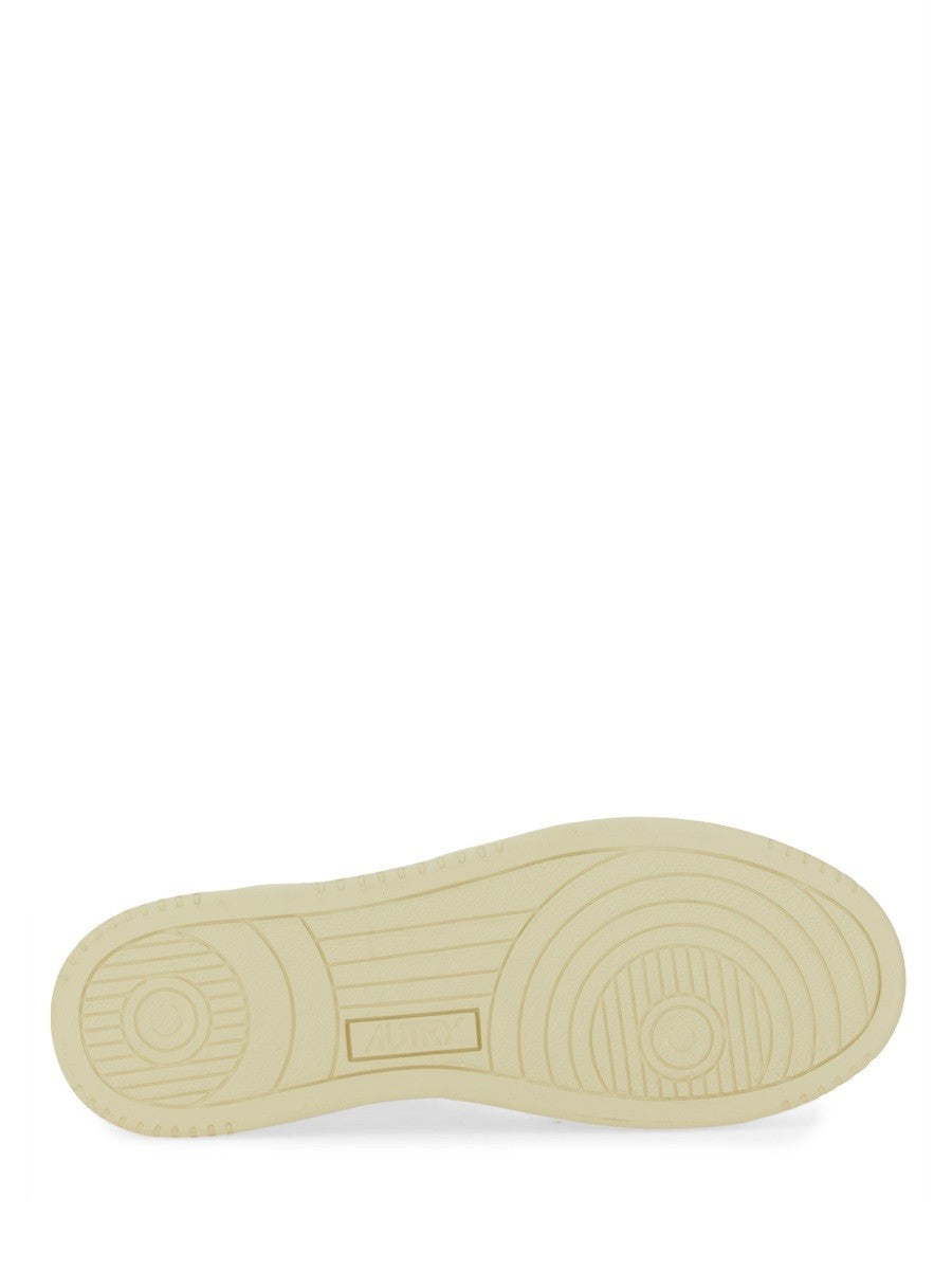 MEDALIST LOW SNEAKER