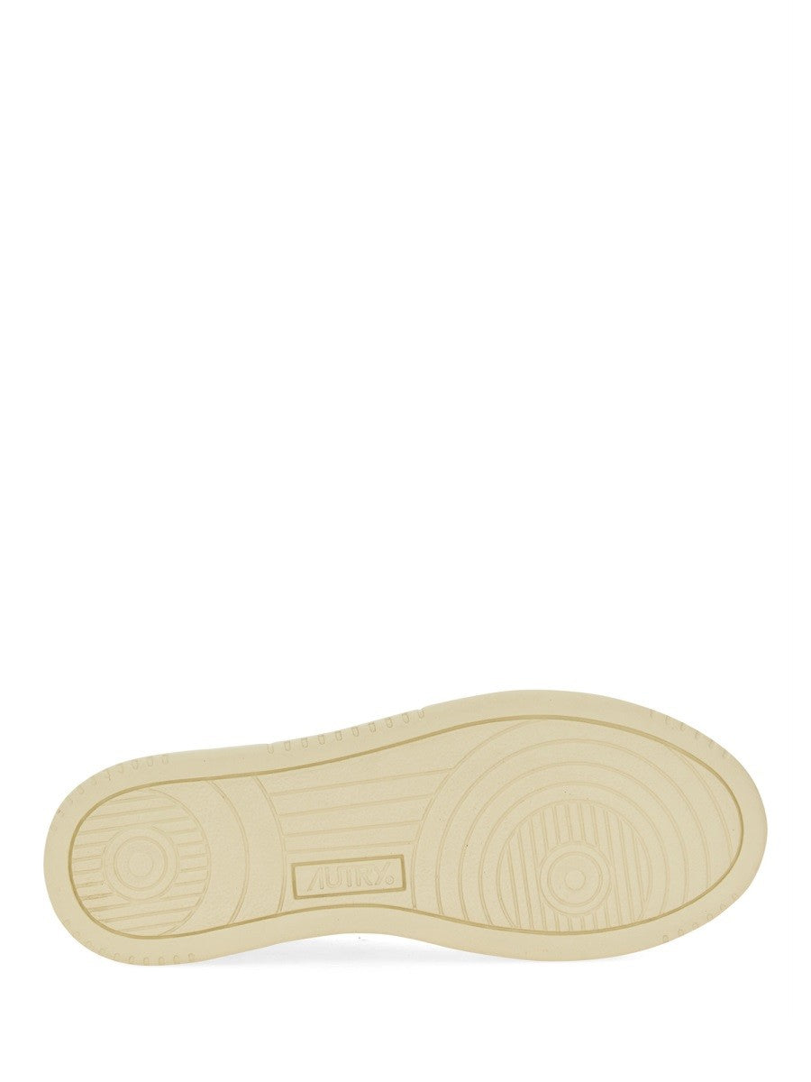 BASKET BASSE MÉDAILLÉE