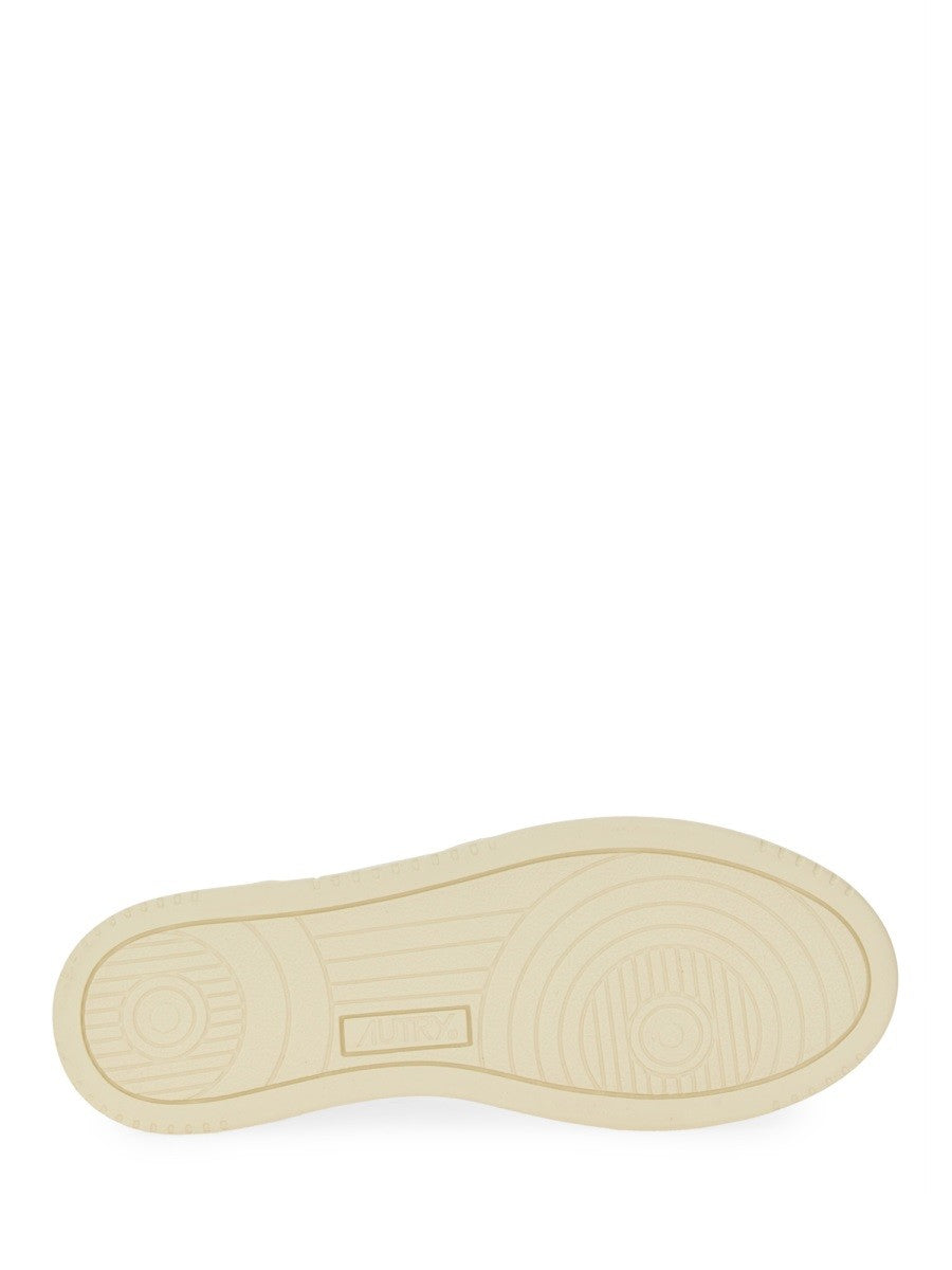 BASKET BASSE MÉDAILLÉE