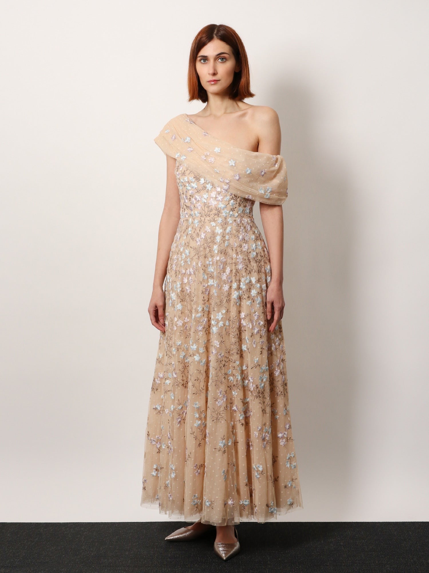 One-shoulder long dress with multicolor embroidery