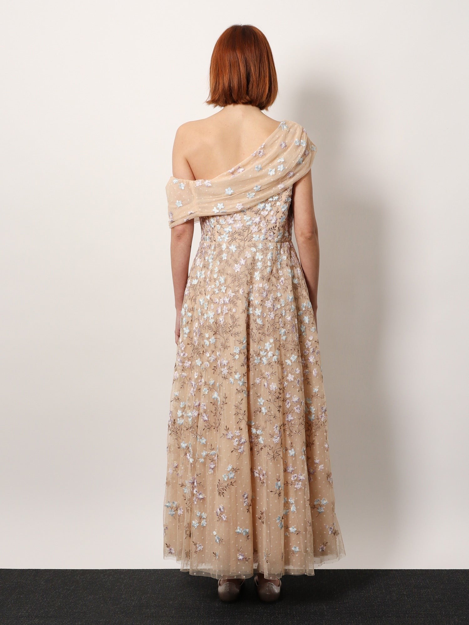 One-shoulder long dress with multicolor embroidery