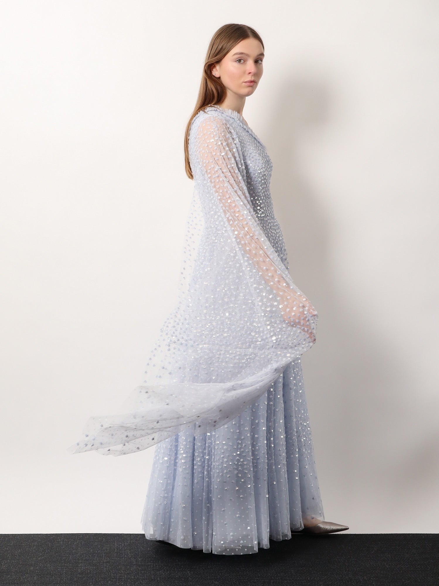 One-shoulder long dress with sequins