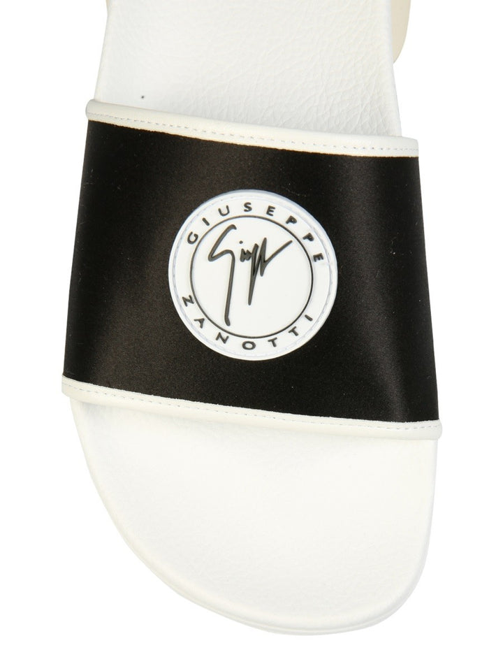 RUBBER SLIDE SANDALS | Basement 88