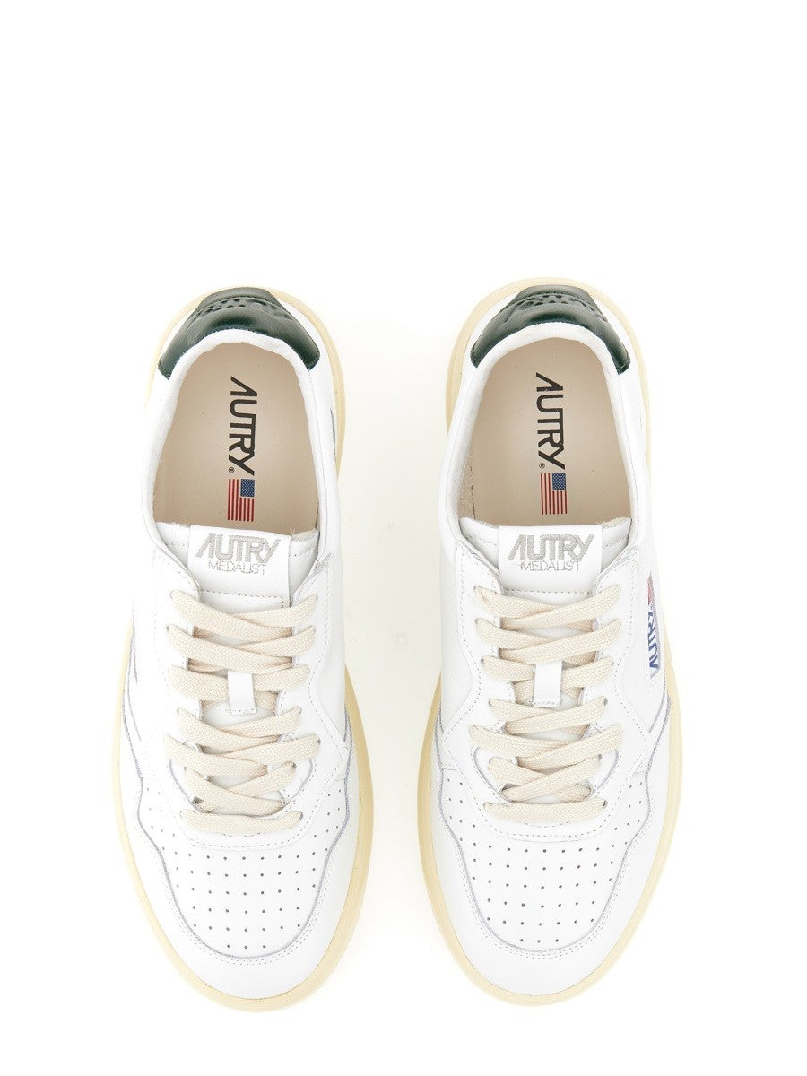 SNEAKER MEDALIST