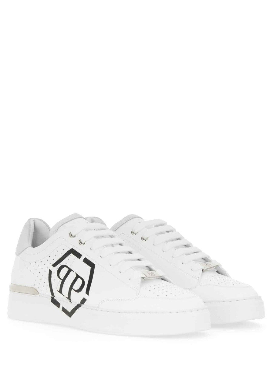 BASKETS AVEC LOGO