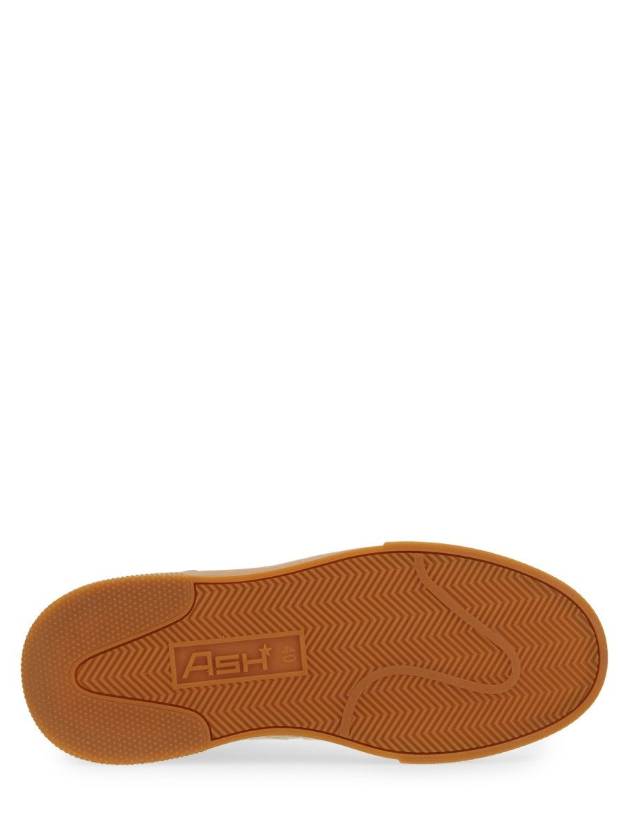 BASKETS AVEC LOGO