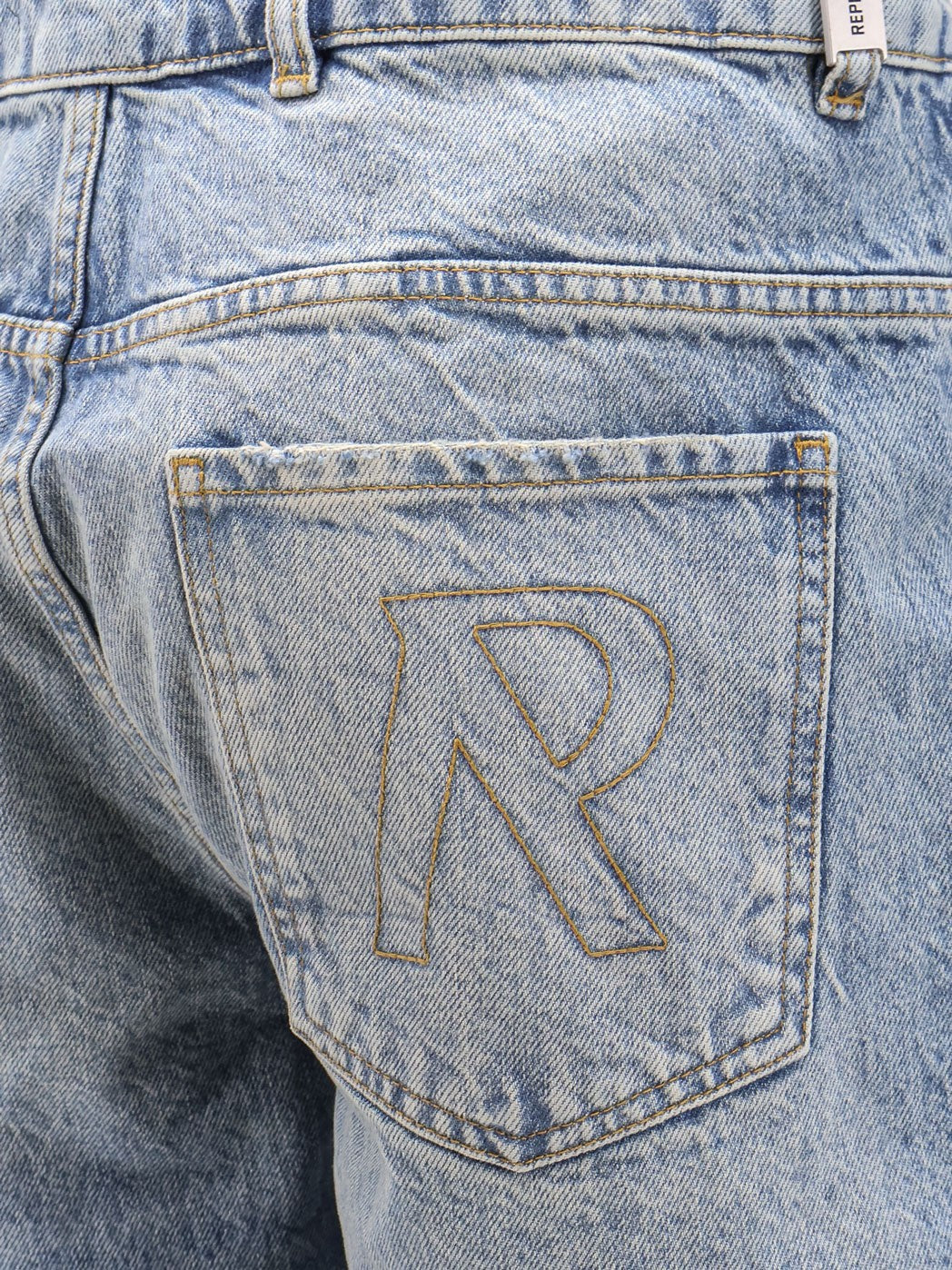 Bermuda en denim délavé sur mesure